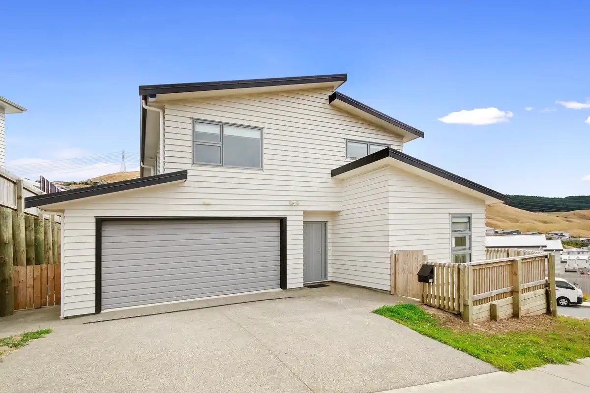 127 Amesbury Drive, Churton Park, Wellington - Carousel 1