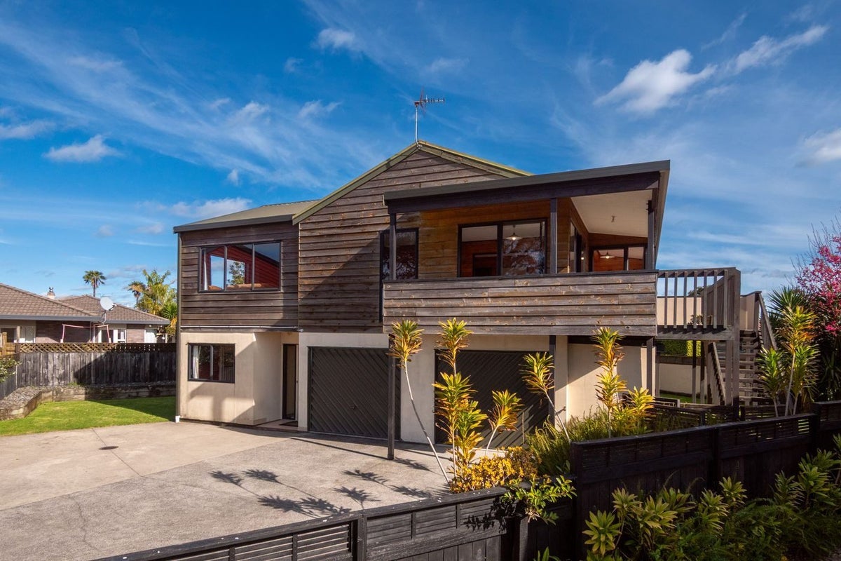 1B Hunter Way, Otumoetai, Tauranga - Carousel 1