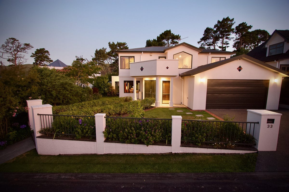 33 Summit Road, Fairfield, Lower Hutt - Carousel 2