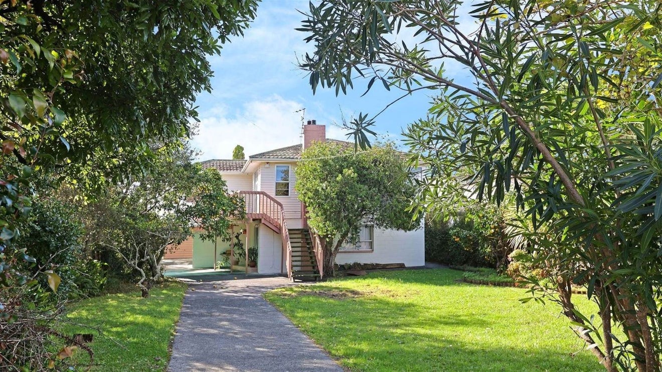 5 Renata Crescent, Te Atatu Peninsula, Auckland - Carousel 1