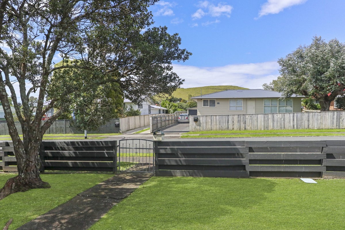 9 Lindis Place, Mangere Bridge, Auckland - Carousel 13