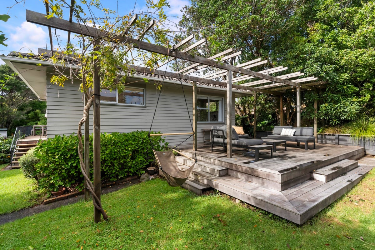 7 Fairdale Place, Birkdale, Auckland - Carousel 1