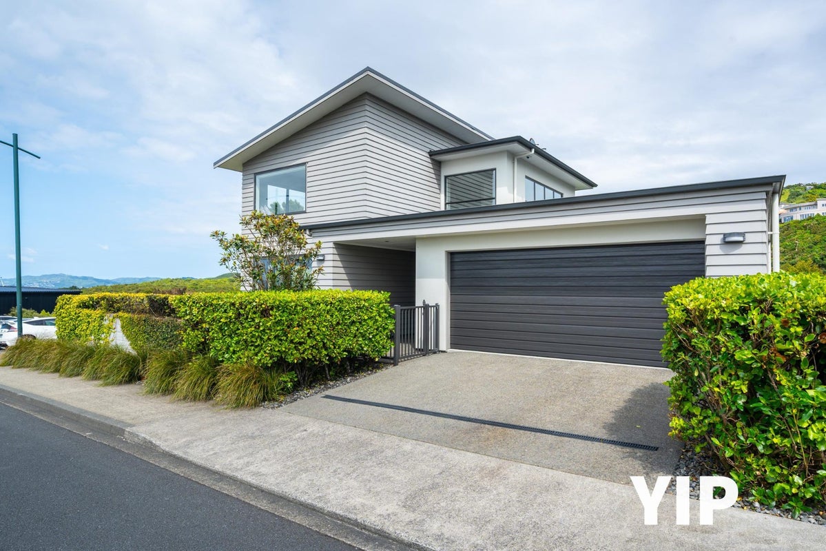 14 Cromwell Point, Newlands, Wellington - Carousel 1