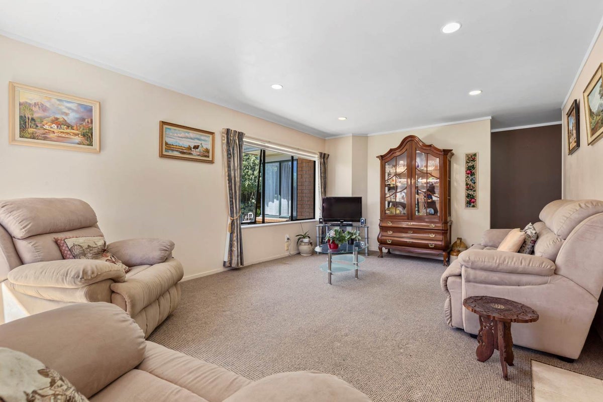 11 Sheriff Place, Randwick Park, Auckland - Carousel 2