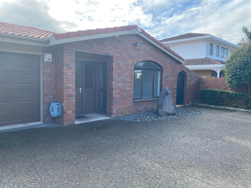 8 Riksha Place, Conifer Grove, Takanini - Carousel 2
