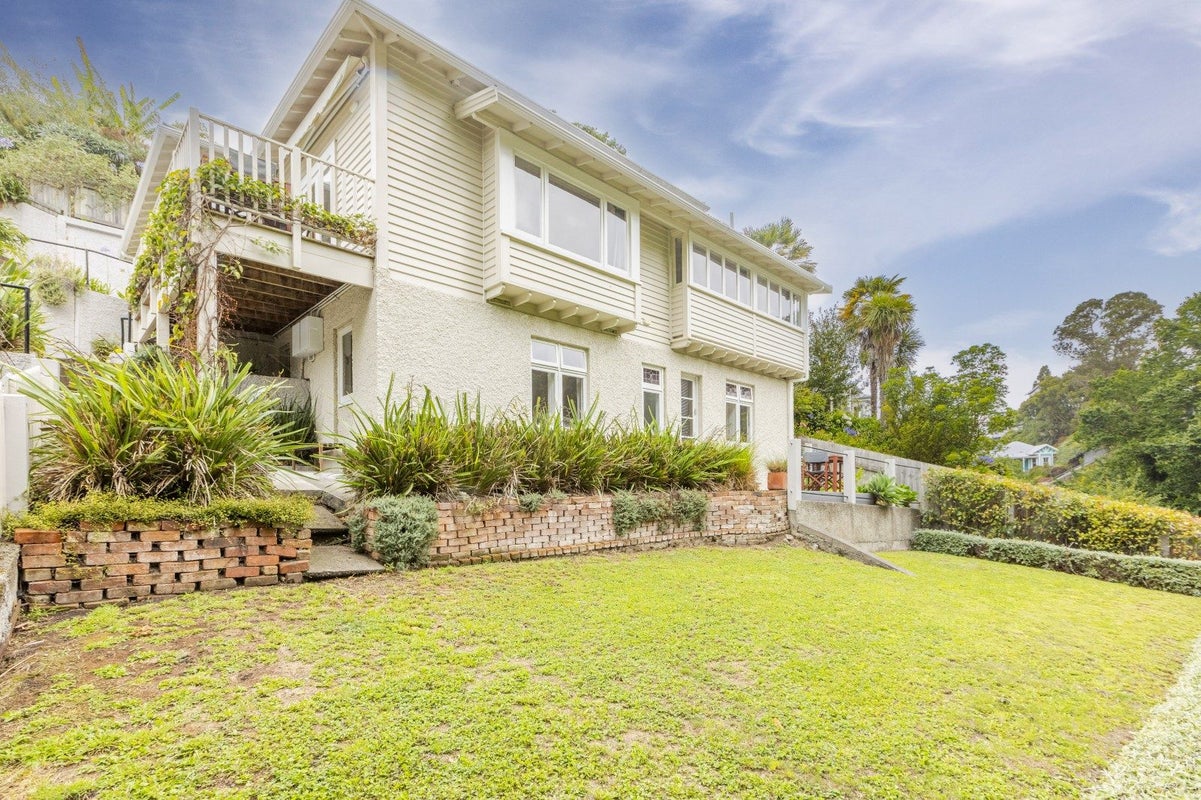 35 Milton Road, Bluff Hill, Napier - Carousel 1