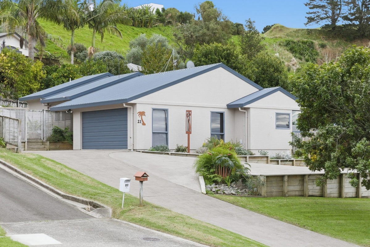 21 Bateleur Close, Welcome Bay, Tauranga - Carousel 1