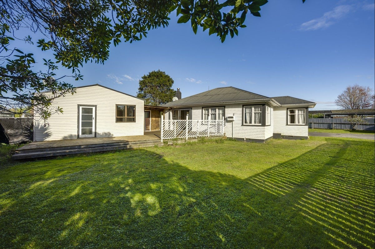 20 Buckingham Street, Whakatu, Hastings  - Carousel 1