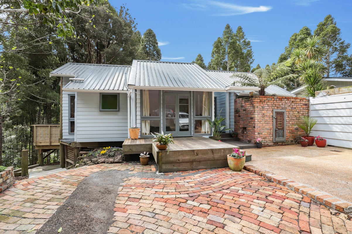12 Brownie Road, Laingholm, Auckland - Carousel 1
