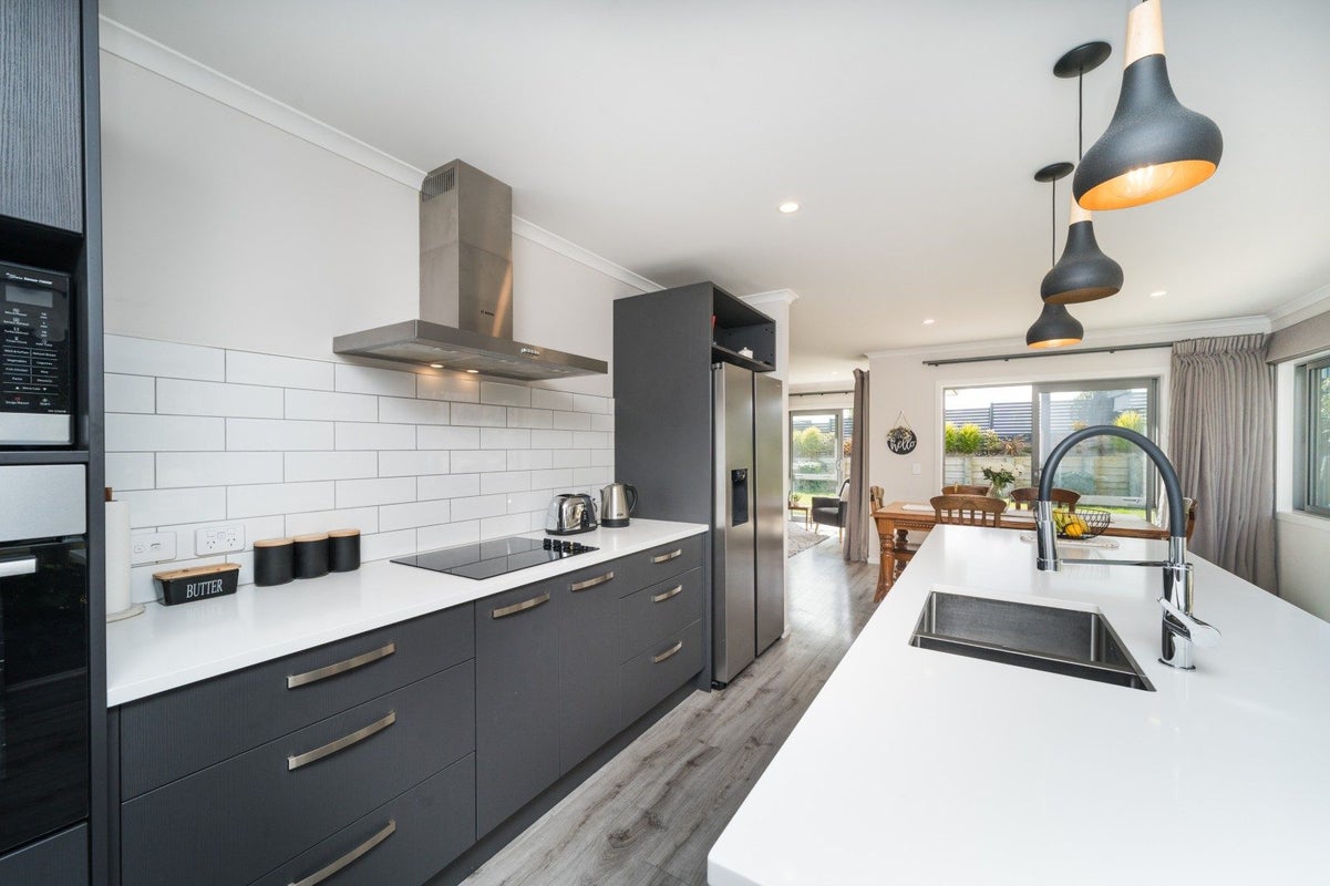 4 Edenmore Terrace, Fitzherbert, Palmerston North, Manawatu / Whanganui - Carousel 2