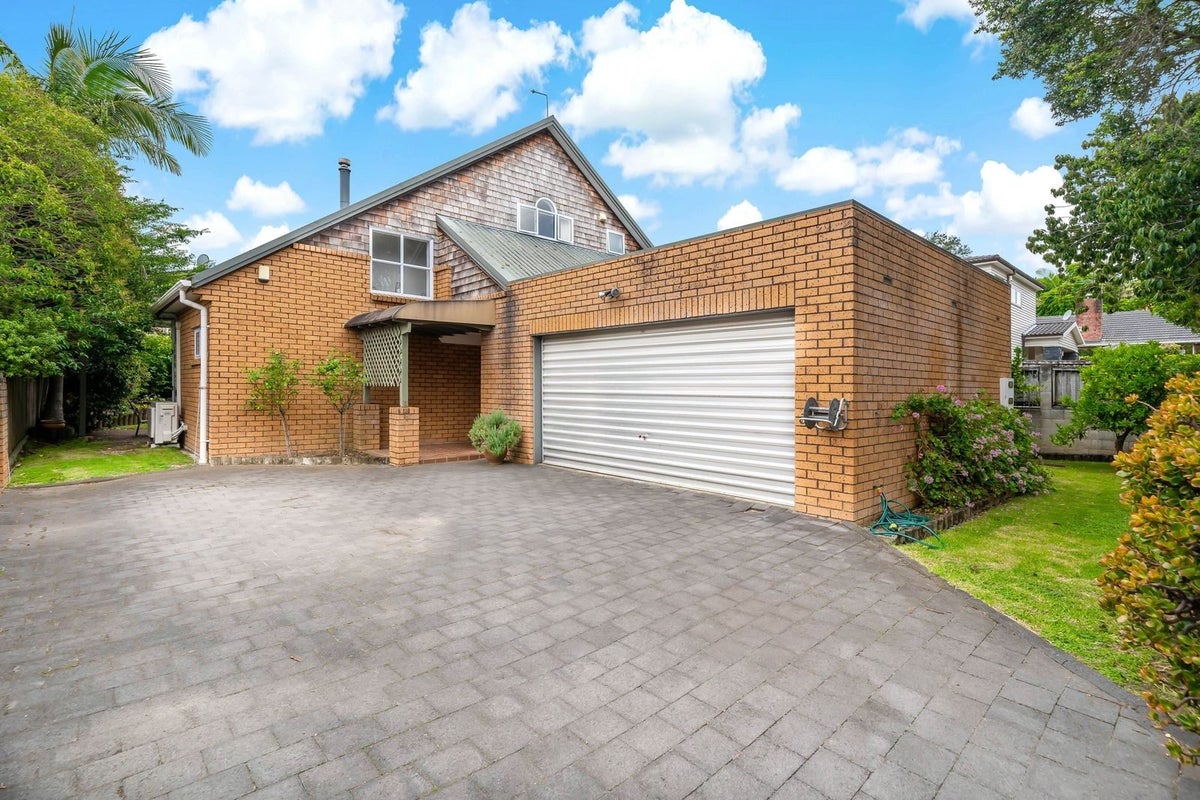 2/12 Bay Road, St Heliers, Auckland - Carousel 13