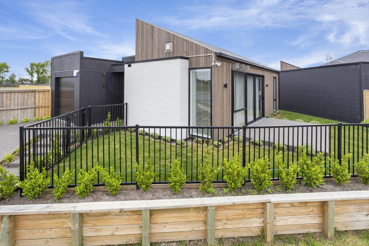 6 Becks Close, Kelson, Lower Hutt - Carousel 13