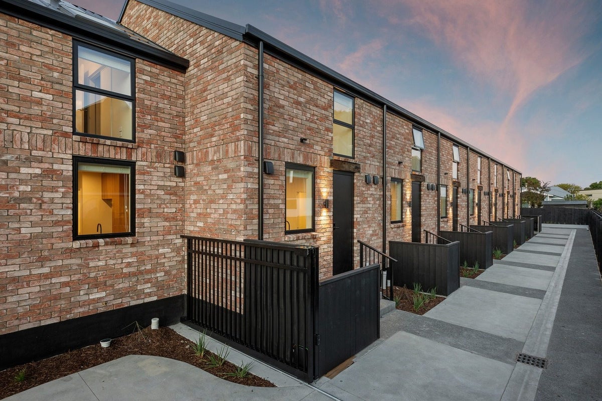 8/196 Hills Road, Edgeware, Christchurch - Carousel 1