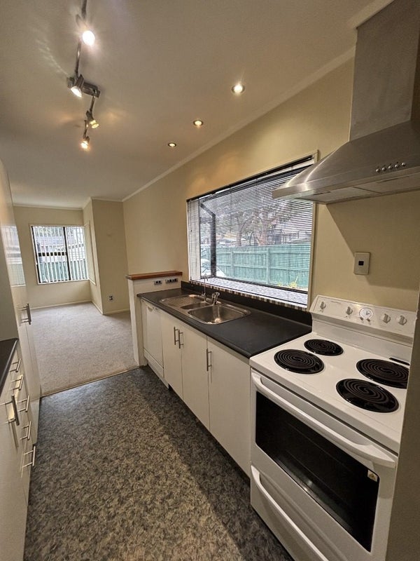 9 Monarch Grove, Maoribank, Upper Hutt - Carousel 2