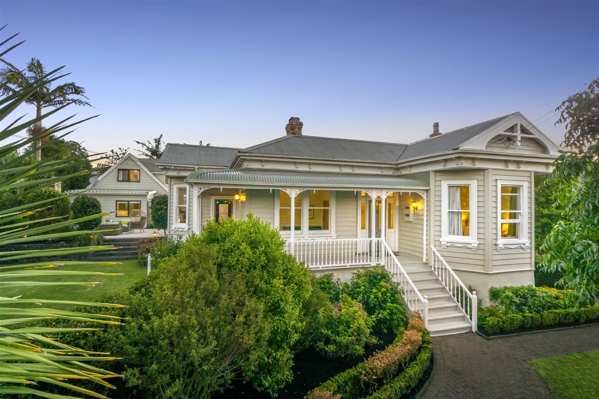 4 King Edward Street, Mount Eden, Auckland - Carousel 1