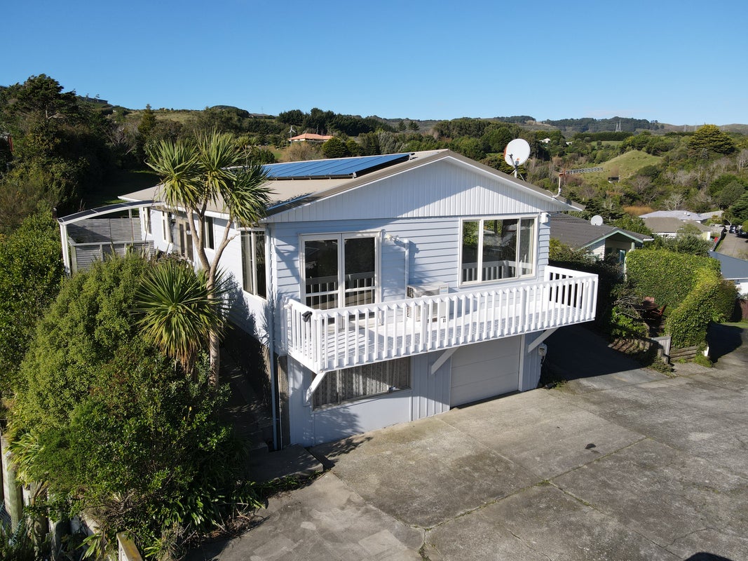 3A Morgan Place, Tawa, Wellington - Carousel 1