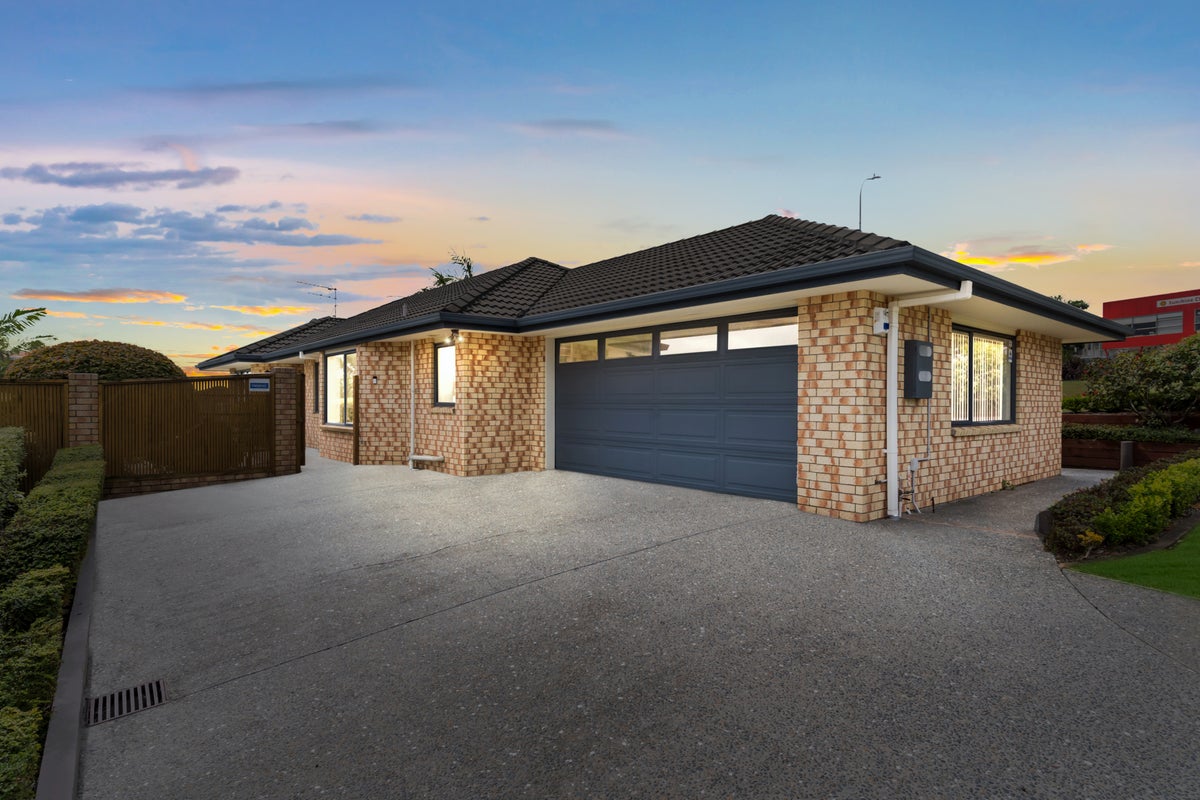 28 Hilltop Road, Clover Park, Auckland - Carousel 1