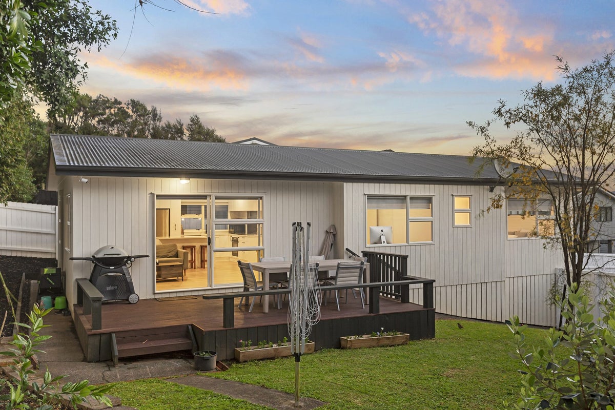 45B Rangeview Road, Sunnyvale, Auckland - Carousel 1