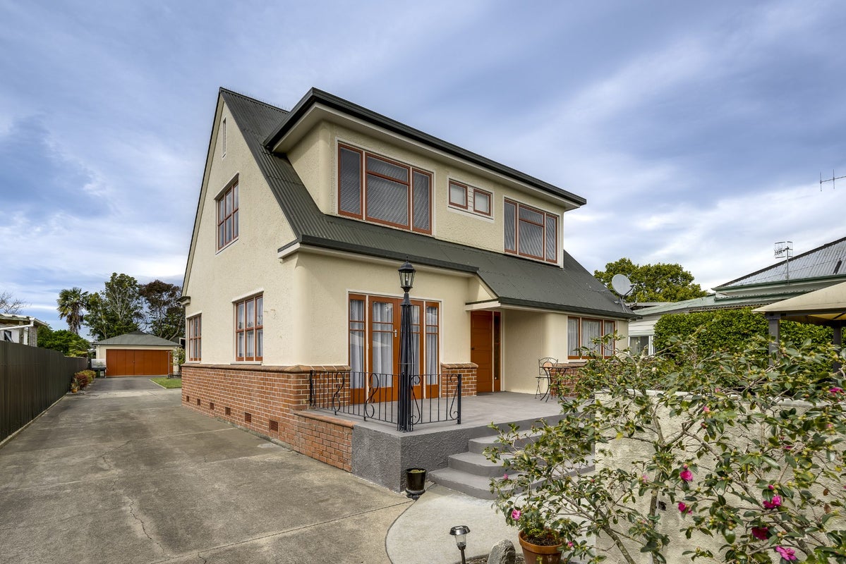 1009 Caroline Road, Mayfair, Hastings - Carousel 1