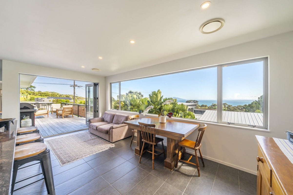 86 Muri RD, PUKERUA BAY, PORIRUA - Carousel 1