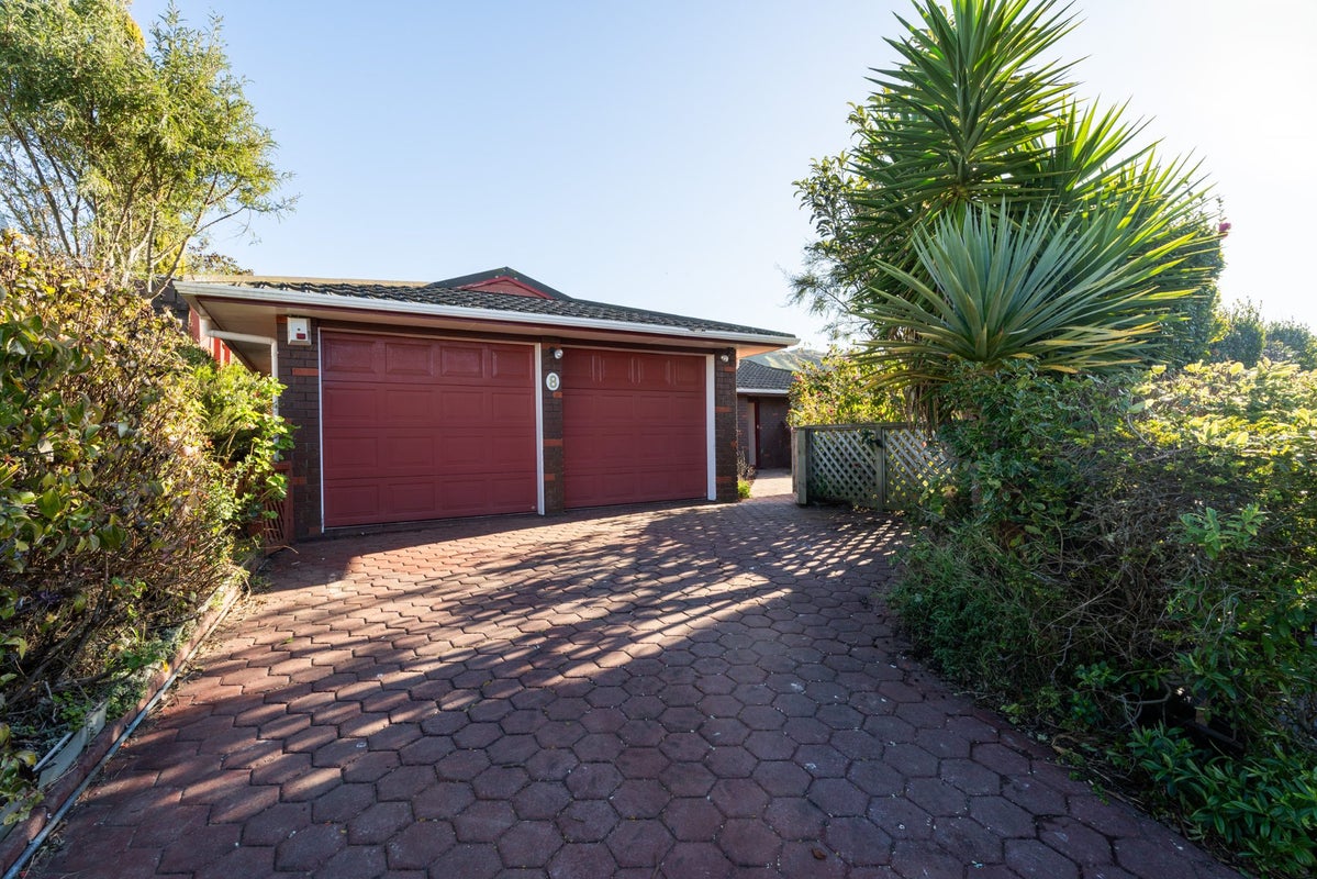 8 Maywood Grove, Churton Park, Wellington - Carousel 1