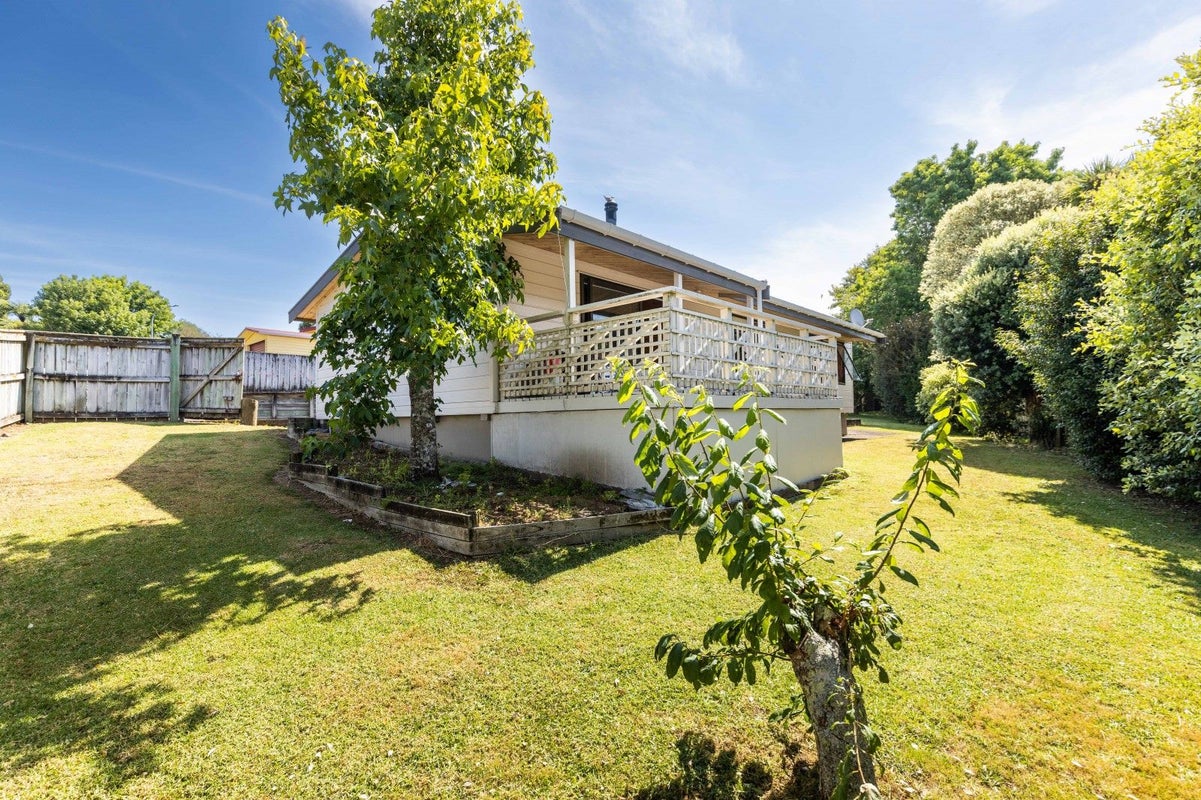 41 Riversdale Drive, Merrilands, New Plymouth - Carousel 2