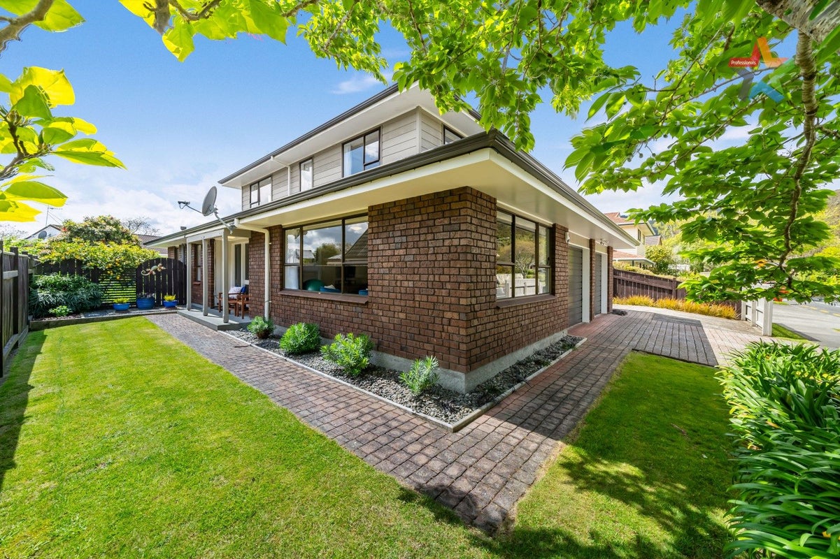 25 Waddington Drive, Naenae, Lower Hutt - Carousel 1