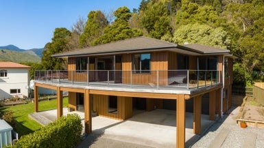 103 Main Road, Havelock - Carousel 1