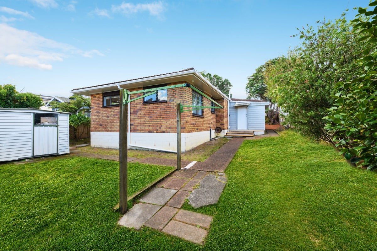 1/294 Great North Road, Henderson, Auckland - Carousel 2