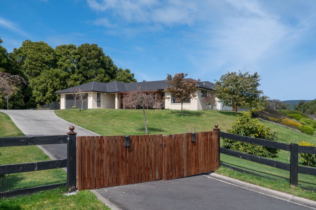 16 Lacebark Drive, Kinloch, Taupo - Carousel 1
