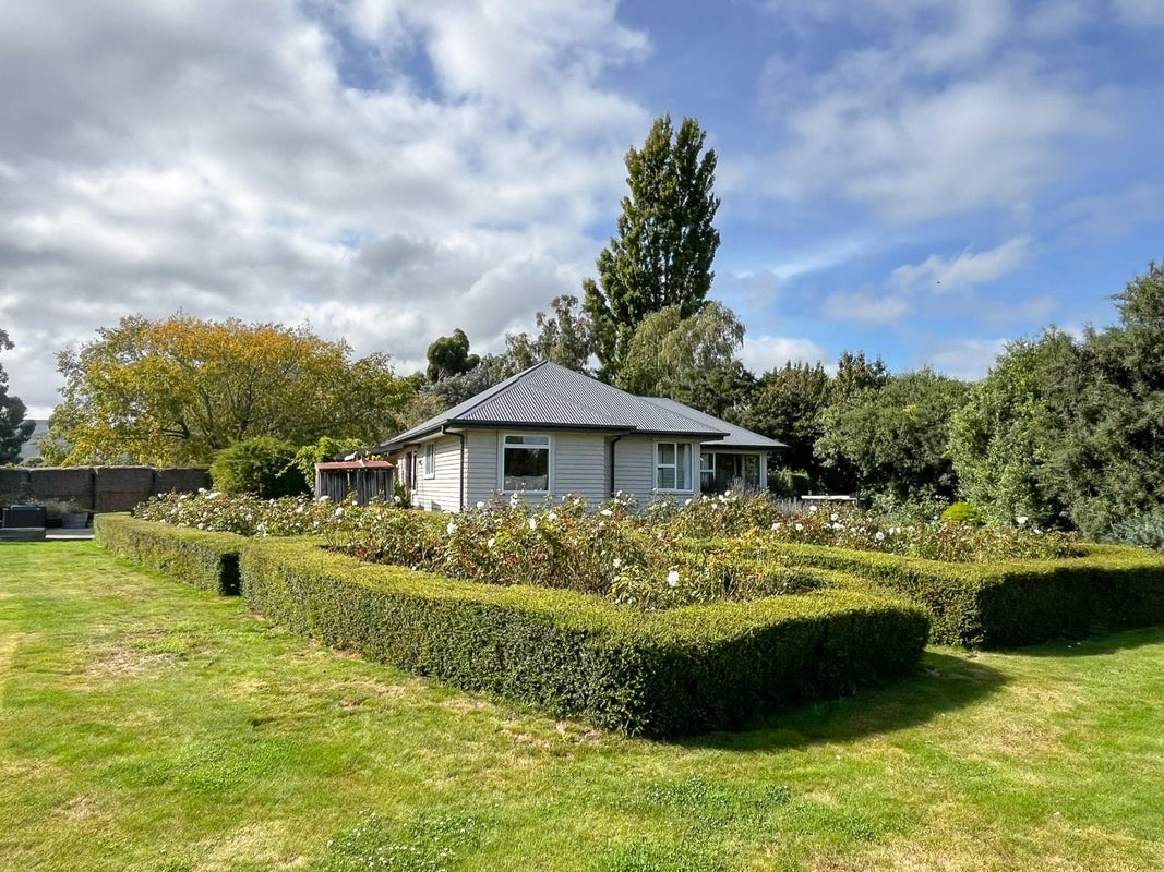 242 Perymans Road, Christchurch - Carousel 16