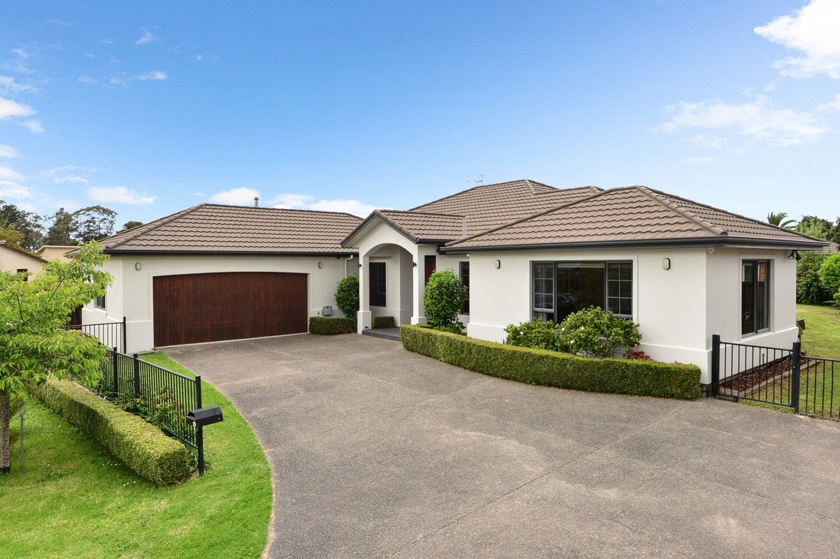 8 MacCallum Court, Rototuna, Hamilton - Carousel 1