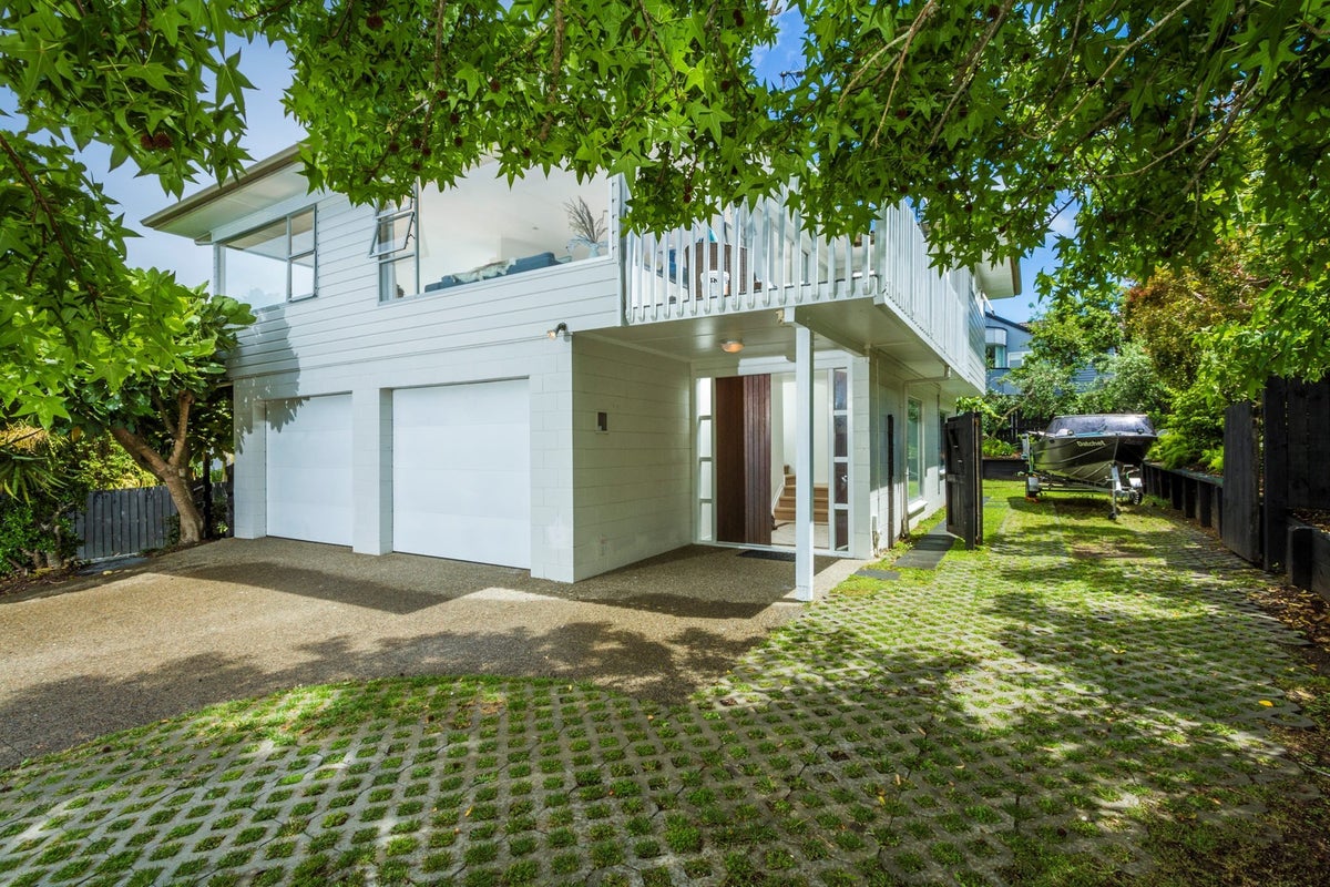 5 Kilduff Place, Mairangi Bay, Auckland - Carousel 1