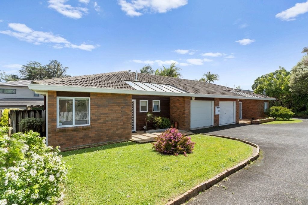 7/28A Godley Road, Green Bay, Auckland - Carousel 1