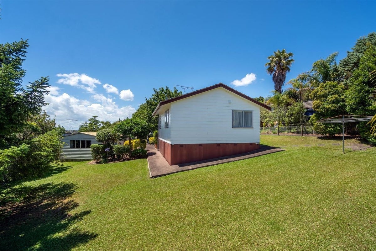 9 Tesla Place, Totara Vale, Auckland - Carousel 2