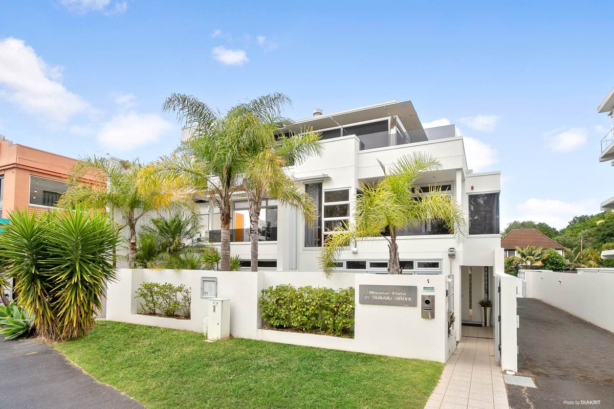 2/31 Tamaki Drive, Mission Bay, Auckland - Carousel 1