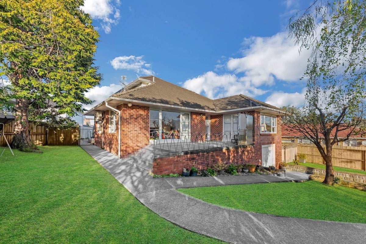 17 Miles Avenue, Papatoetoe, Auckland - Carousel 1