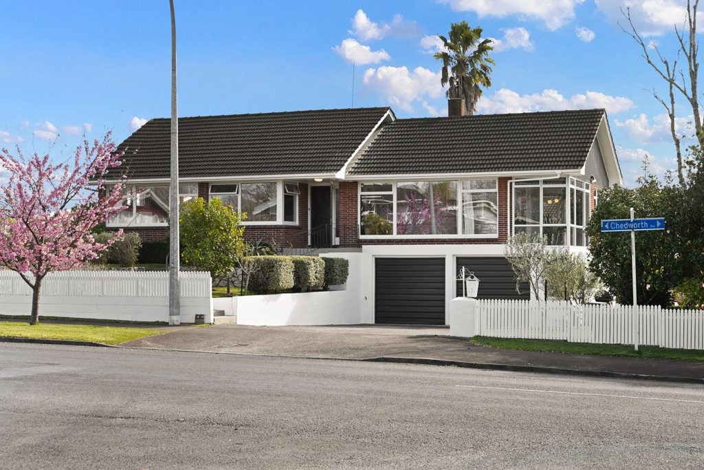 15 Chedworth Avenue, Chedworth Park, Hamilton, Waikato - Carousel 32