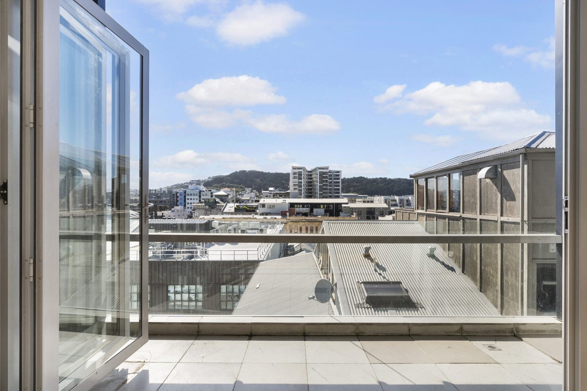 253/21 Left Bank, Te Aro, Wellington - Carousel 1