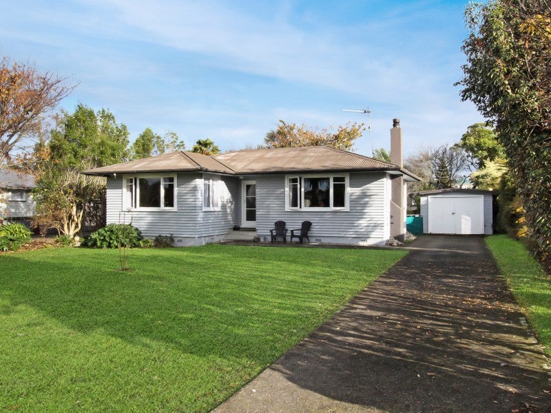 45 Tararua Street, Pahiatua - Carousel 1