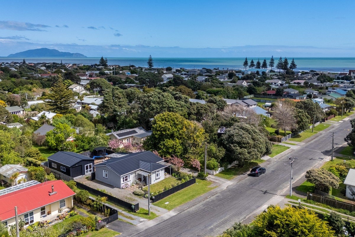 27 Toi Street, Otaki Beach, Otaki - Carousel 25