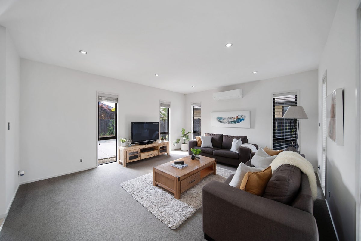 3 Rivoli PL, Karaka, Papakura - Carousel 2