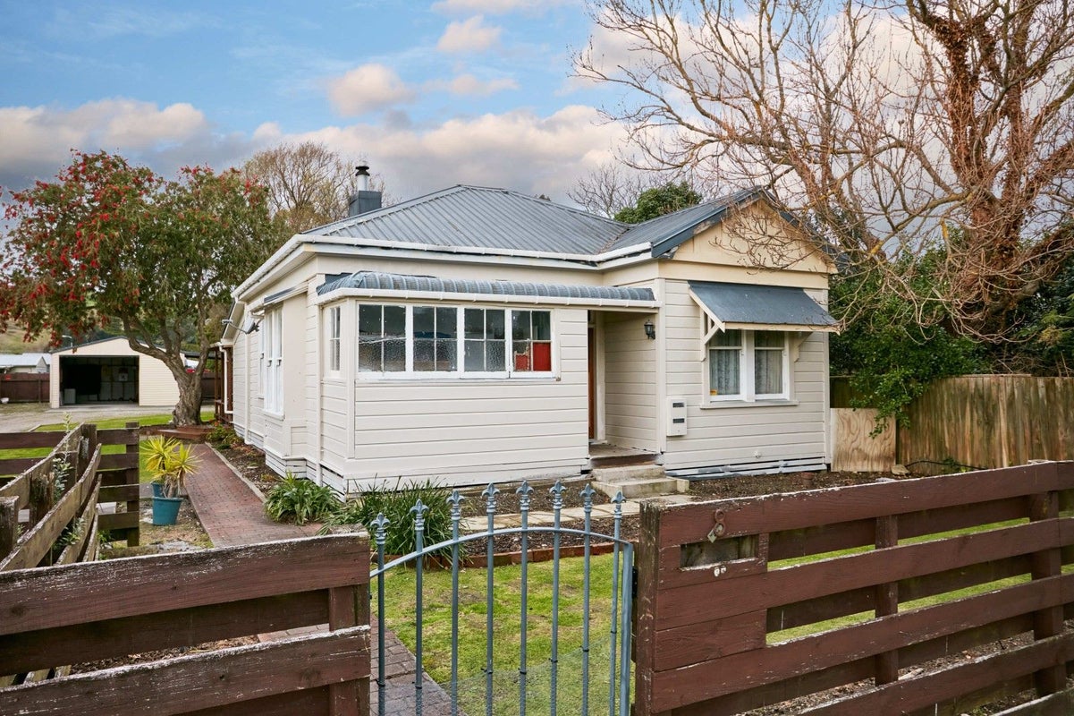 8 Steele Road, Tamarau, Gisborne - Carousel 1