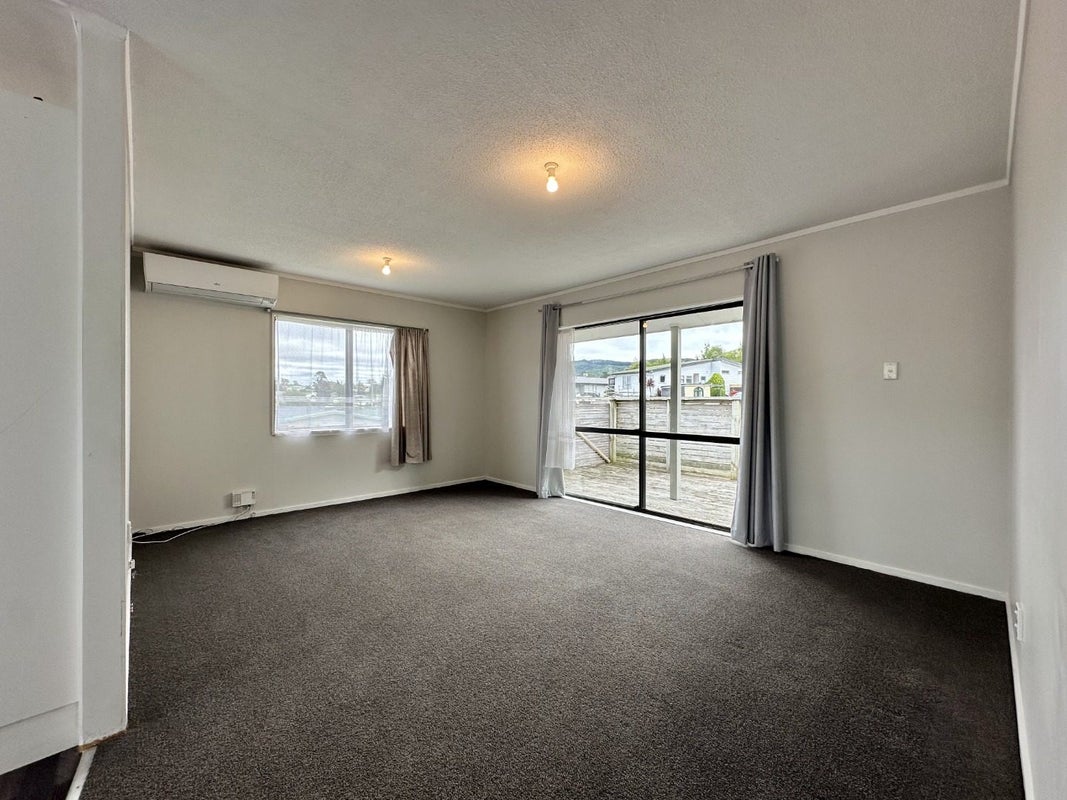 24 Blueberry Grove, Timberlea, Upper Hutt - Carousel 1