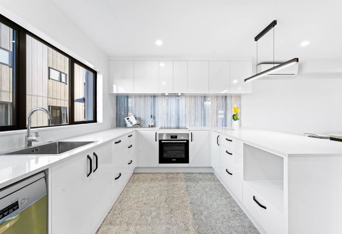 9 Dotterel Place, Westgate, Auckland - Carousel 2