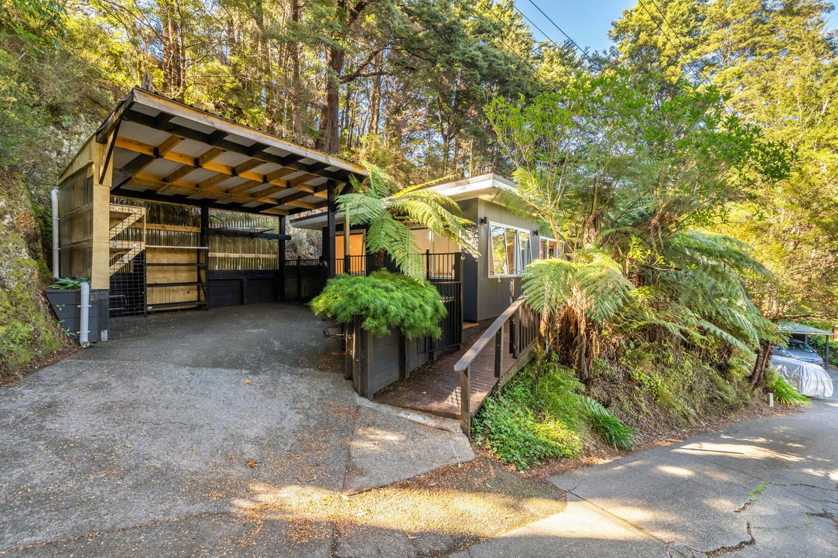 90 Blue Mountains Road, Pinehaven, Upper Hutt - Carousel 22
