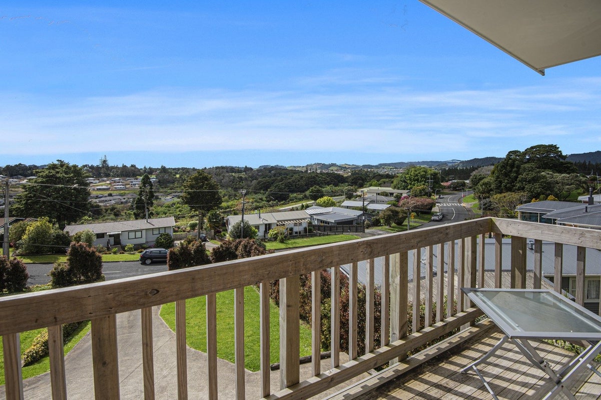48 Fisher Terrace, Kamo, Whangarei - Carousel 1