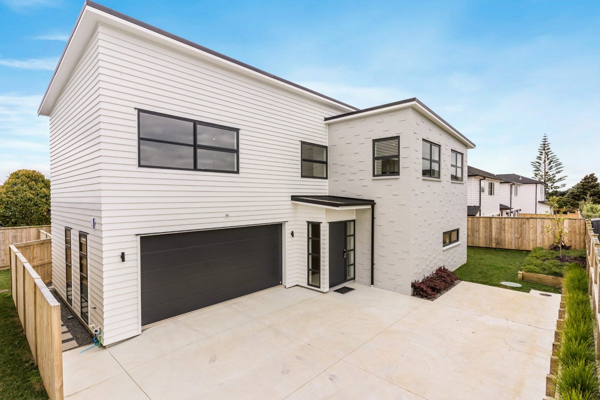 13B Gulf Crest, Bucklands Beach, Auckland - Carousel 1