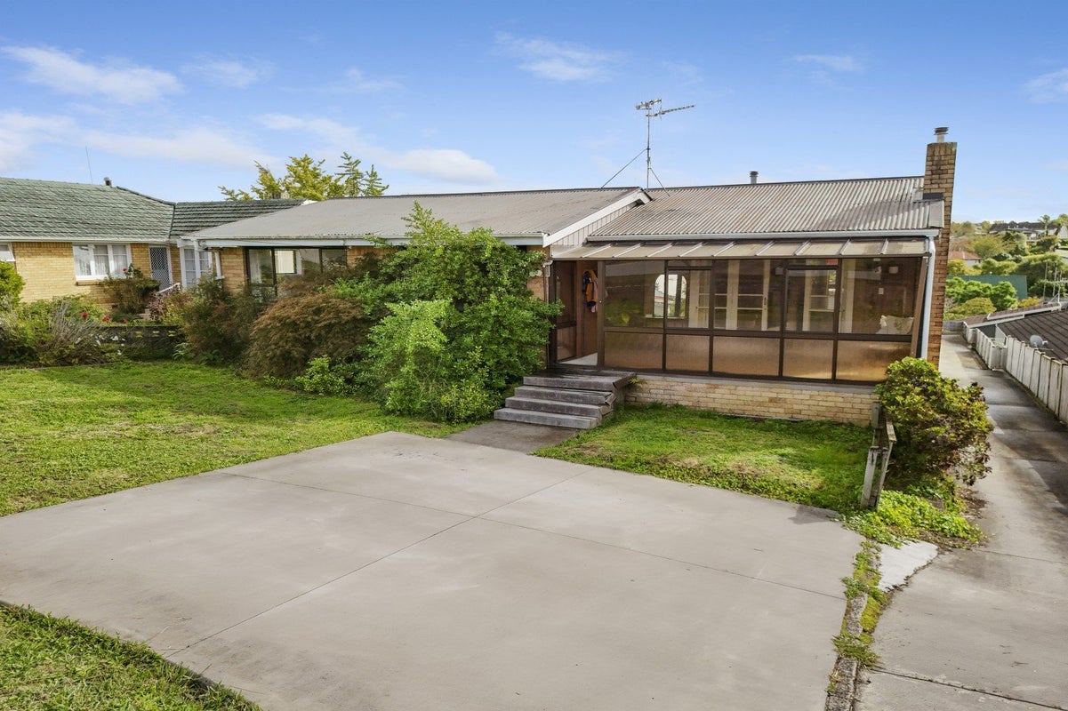 11 Thomson Avenue, Dinsdale, Hamilton - Carousel 1