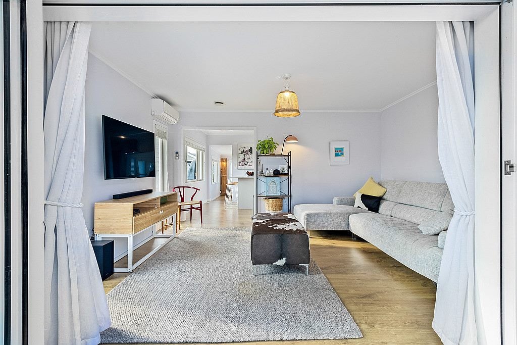 86 Beach Haven Road, Beach Haven, Auckland - Carousel 2